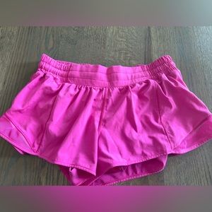 lululemon sonic pink hotty hot shorts size 10 inseam 2.5”